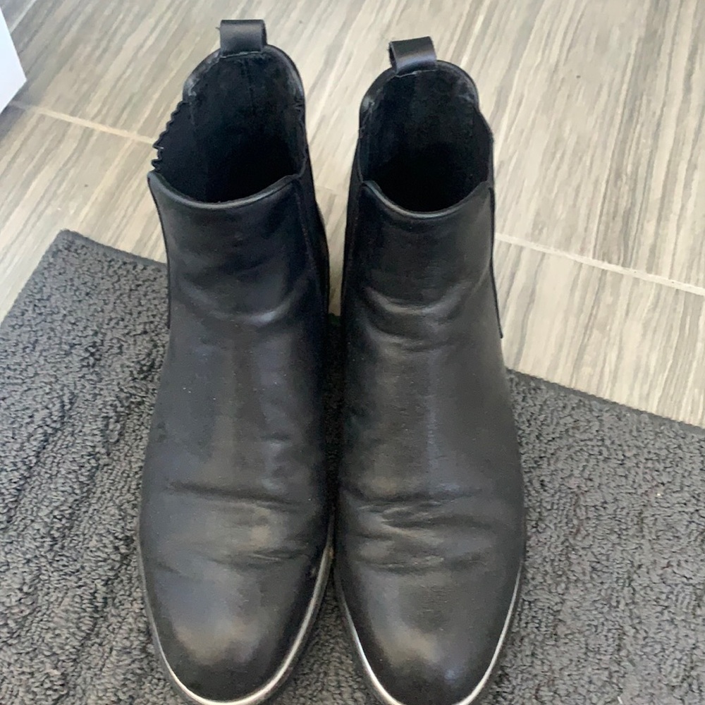 Wishbone flat leather ankle boots size8